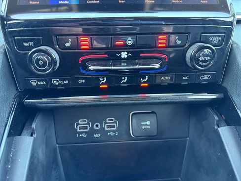 Used 2023 Jeep Grand Cherokee Limited image 38