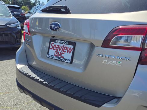 Used 2016 Subaru Outback 2.5i Limited AWD/4WD image 13