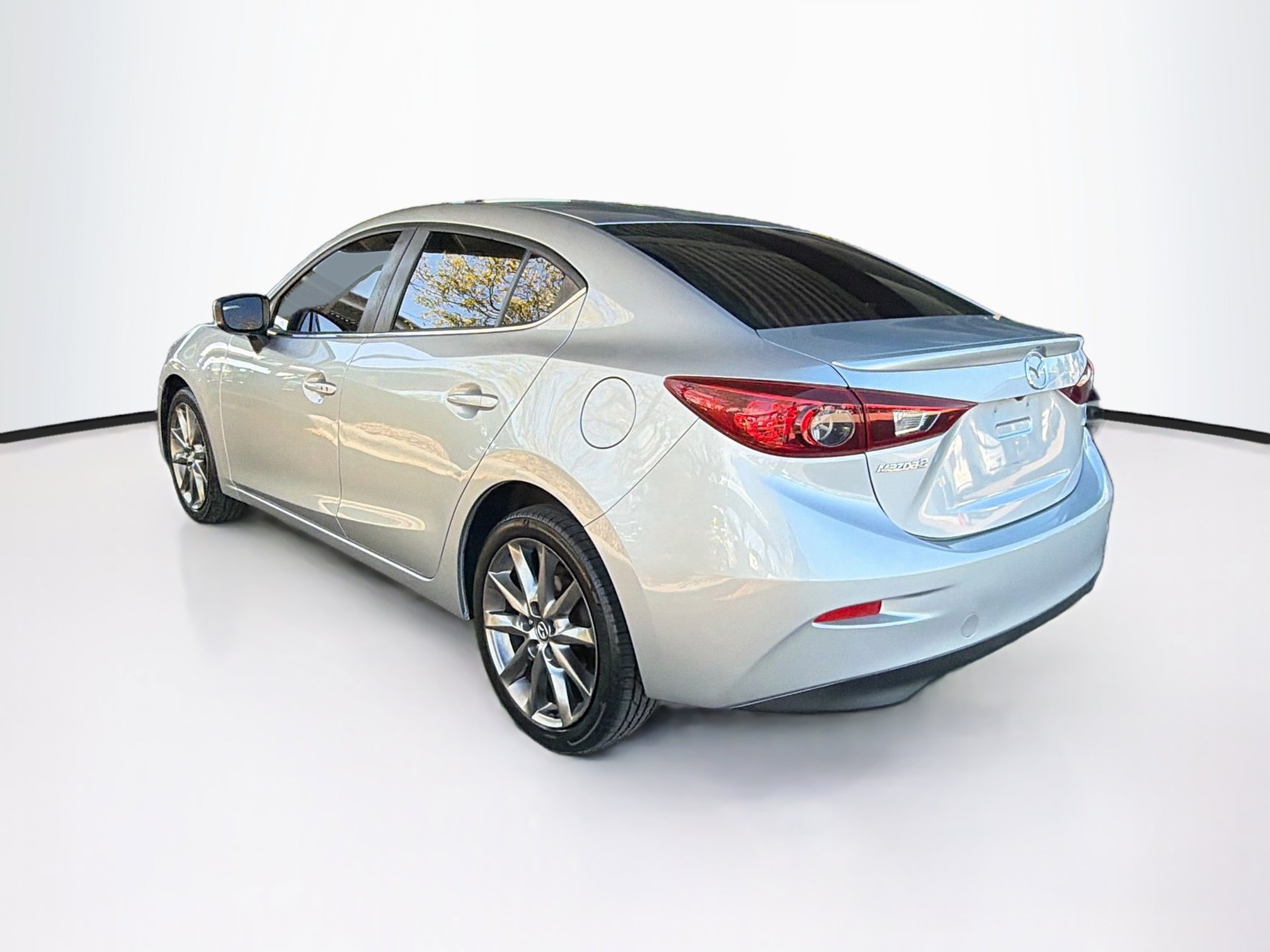 Used 2018 MAZDA MAZDA3 Touring FWD image 5