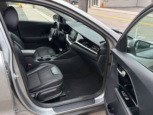 Used 2022 Kia Niro EX FWD image 29