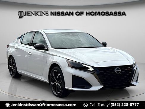 New 2025 Nissan Altima 2.5 SR w/ SR Premium Package FWD image 1