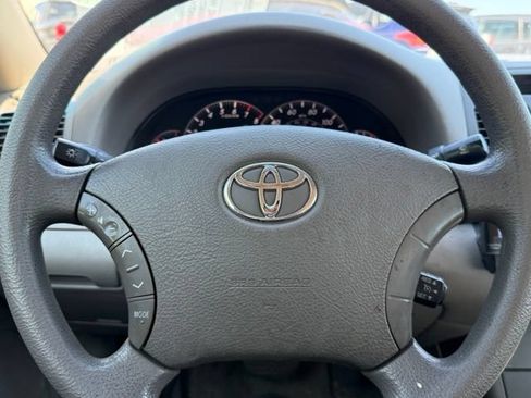 Used 2005 Toyota Camry LE FWD image 25