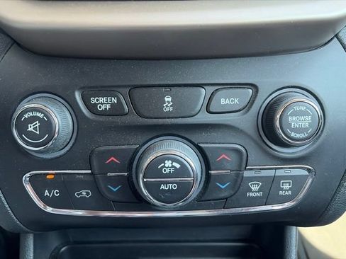 Used 2016 Jeep Cherokee 75th Anniversary FWD image 36