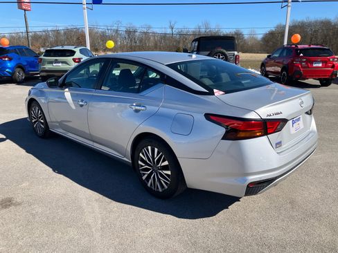 Used 2024 Nissan Altima 2.5 SV image 5