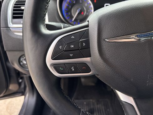 Used 2018 Chrysler 300 Limited w/ Harman/Kardon Audio Group image 19