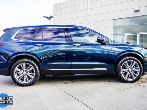 Used 2025 Cadillac XT6 Premium Luxury image 8