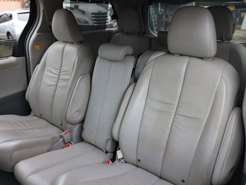 Used 2012 Toyota Sienna XLE image 14