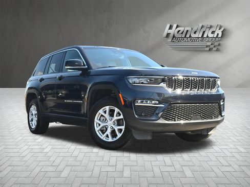 Used 2023 Jeep Grand Cherokee Limited w/ Luxury Tech Group II image 2