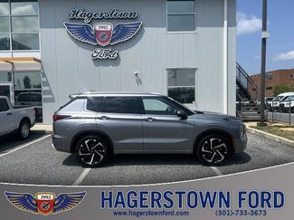 Used 2022 Mitsubishi Outlander SEL image 1