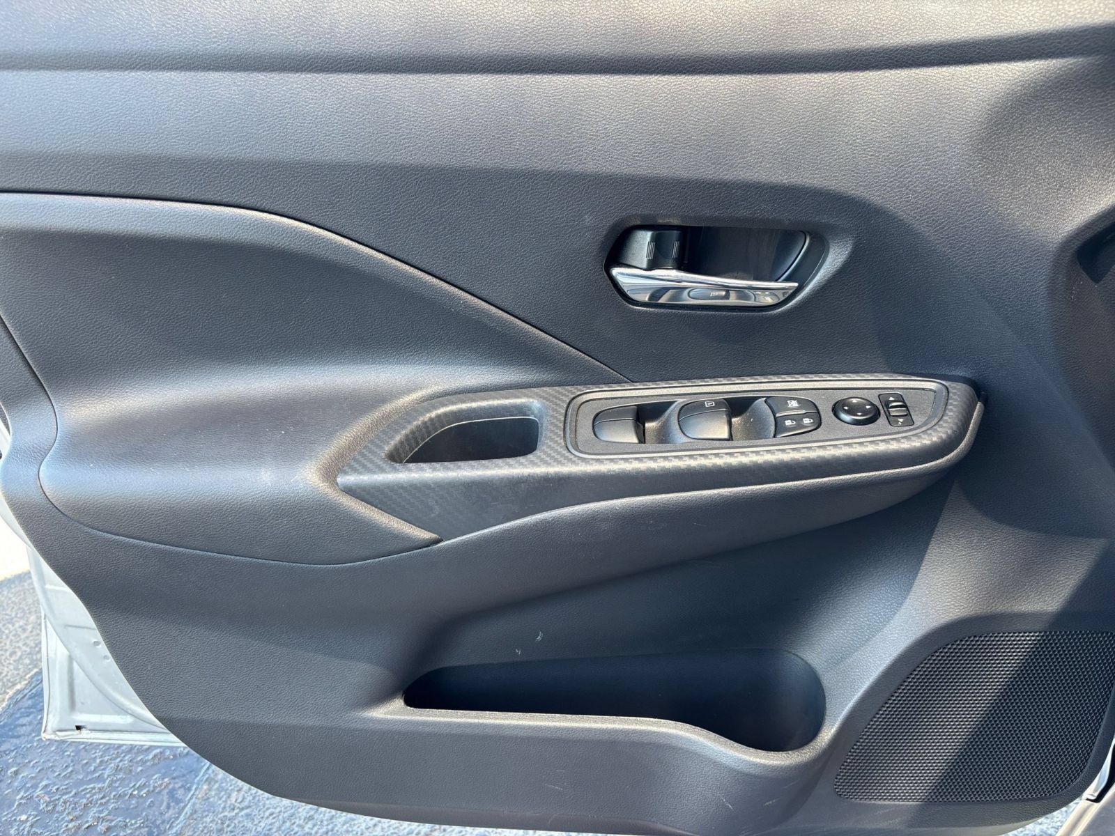 Used 2025 Nissan Versa SV FWD image 18