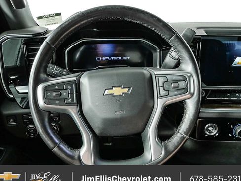Used 2022 Chevrolet Silverado 1500 LT AWD/4WD image 9