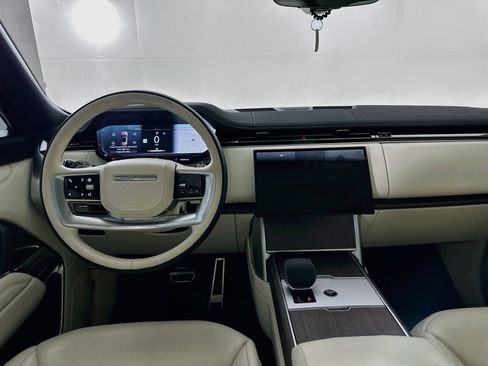 Used 2025 Land Rover Range Rover SE AWD/4WD image 25
