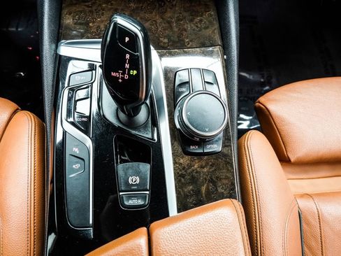 Used 2017 BMW 540i xDrive w/ Premium Package image 24