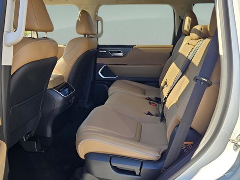 New 2026 INFINITI QX80 Luxe w/ Cargo Package image 18