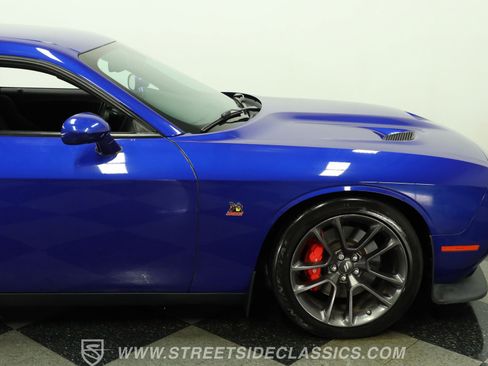 Used 2022 Dodge Challenger R/T Scat Pack w/ Driver Convenience Group RWD image 29