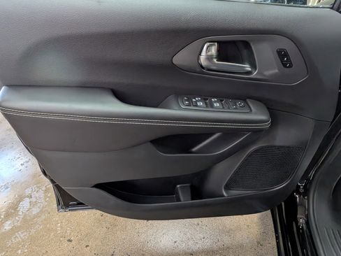 New 2026 Chrysler Pacifica Select image 11