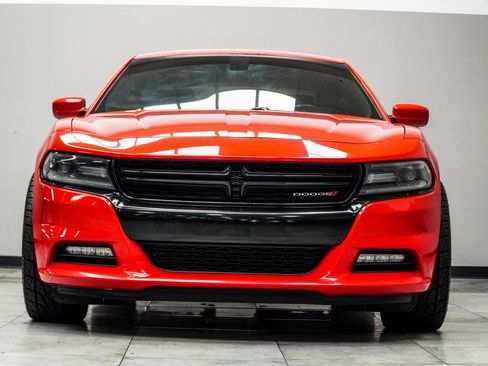 Used 2019 Dodge Charger SXT w/ Plus Group image 7
