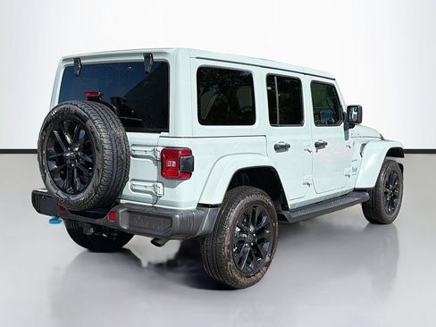 Used 2024 Jeep Wrangler Unlimited Sahara w/ Technology Group AWD/4WD image 5