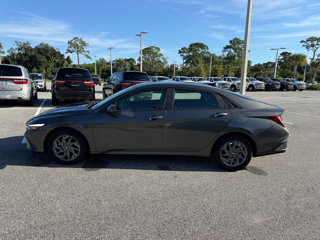 Used 2024 Hyundai Elantra SEL FWD image 6