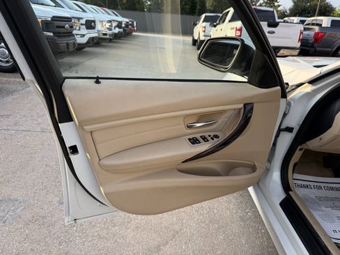 Used 2013 BMW 328i xDrive Sedan AWD/4WD image 9