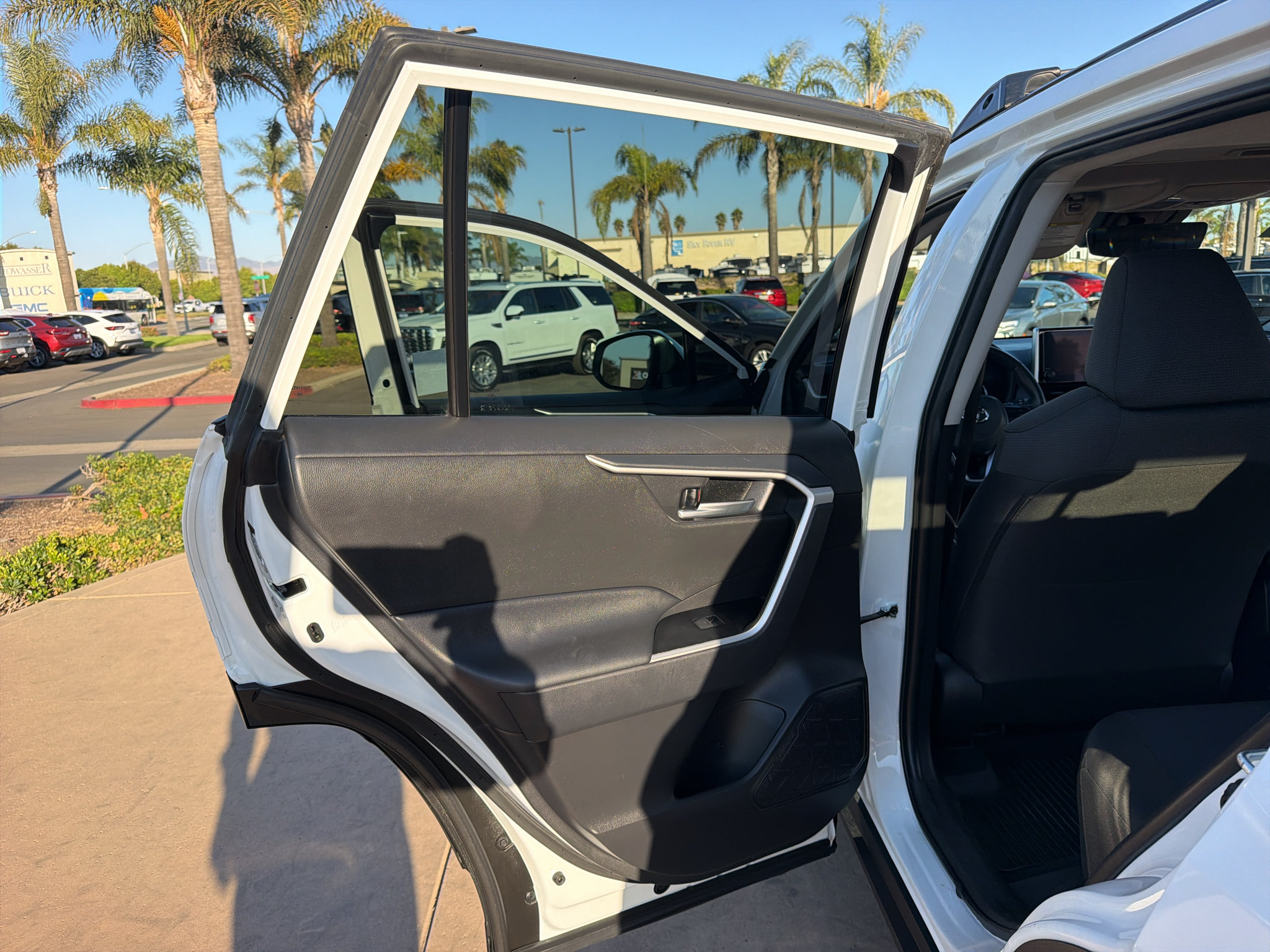Used 2025 Toyota RAV4 XLE w/ Convenience Package FWD image 14