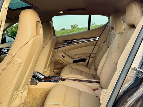 Used 2014 Porsche Panamera 4 AWD/4WD image 19
