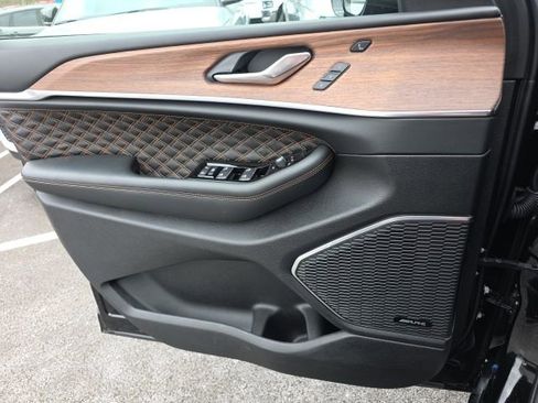 Used 2024 Jeep Grand Cherokee Summit AWD/4WD image 13