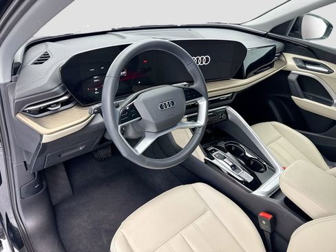 Certified 2025 Audi Q5 Premium AWD/4WD image 9
