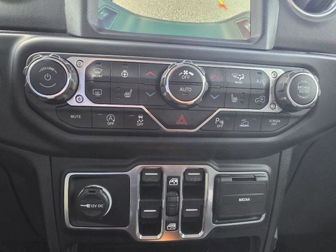 Used 2020 Jeep Gladiator Overland image 18