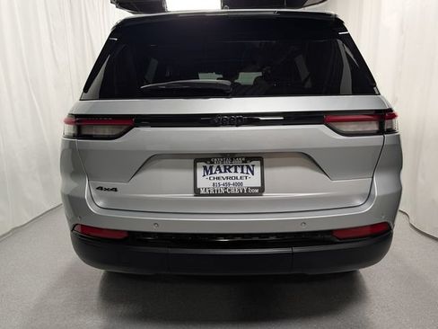 Used 2023 Jeep Grand Cherokee Altitude AWD/4WD image 4
