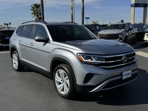 Used 2022 Volkswagen Atlas SE w/ Panoramic Sunroof Package image 2