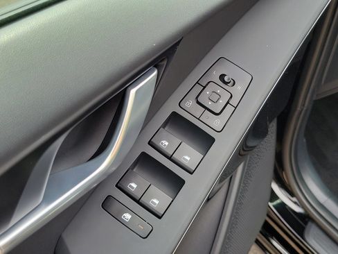 Certified 2024 Kia Niro EX FWD image 8