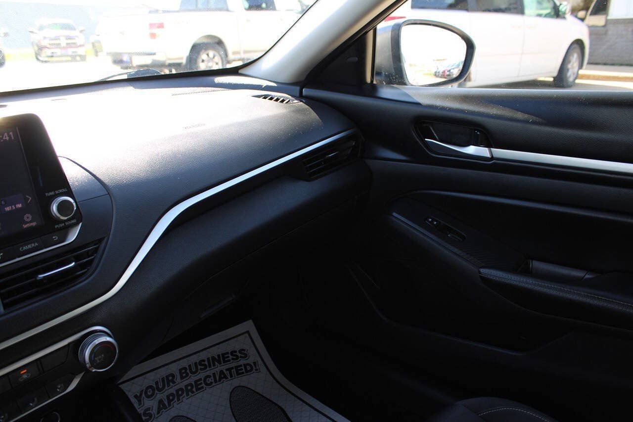 Used 2022 Nissan Altima 2.5 SV FWD image 15
