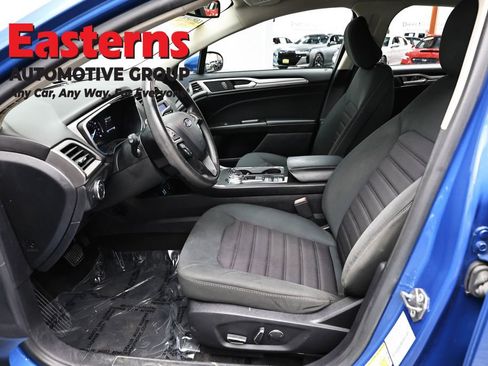 Used 2020 Ford Fusion SE FWD image 14