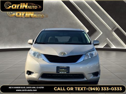 Used 2013 Toyota Sienna LE FWD image 2