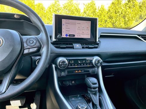Used 2025 Toyota RAV4 XLE AWD/4WD image 18