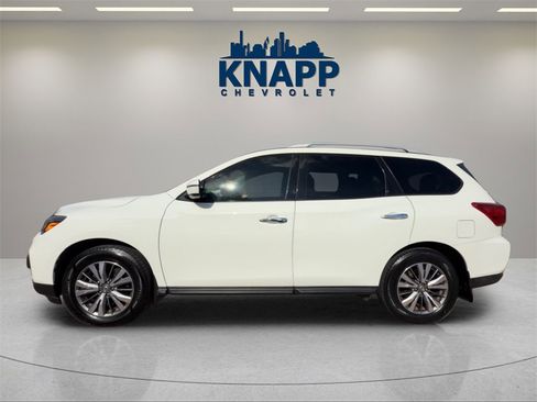 Used 2020 Nissan Pathfinder S image 2