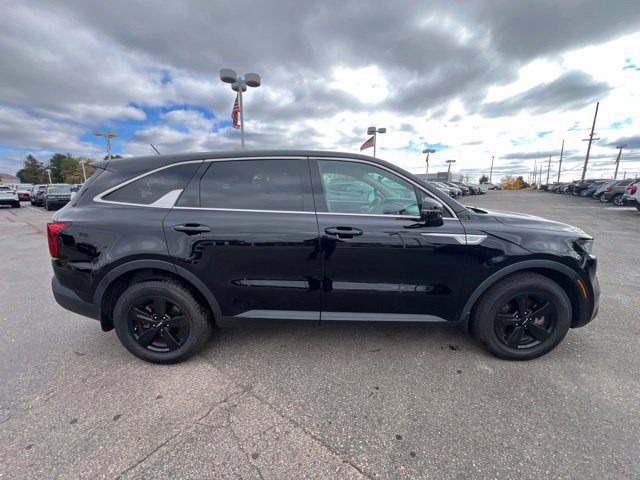 Used 2023 Kia Sorento LX FWD image 4