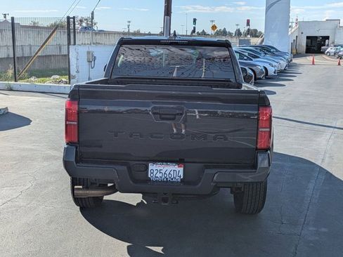 Used 2025 Toyota Tacoma TRD Sport image 9