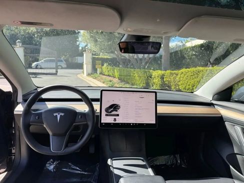 Used 2023 Tesla Model 3 Standard Range image 8