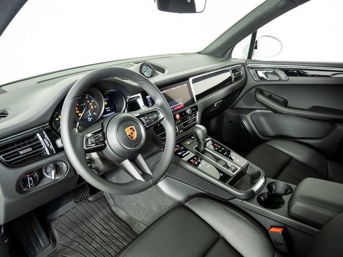 New 2026 Porsche Macan AWD/4WD image 4