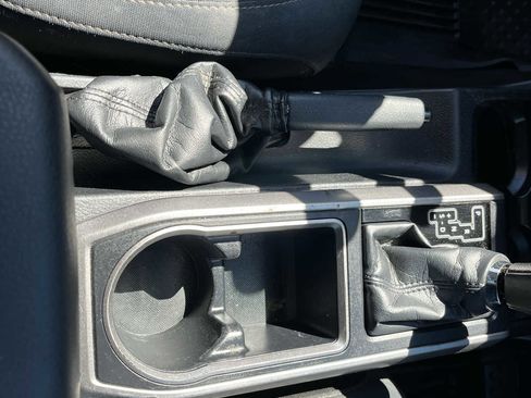 Used 2021 Toyota Tacoma SR5 w/ Trail Edition AWD/4WD image 19