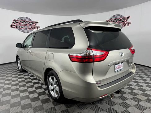 Used 2015 Toyota Sienna LE image 5