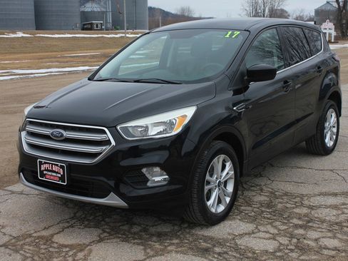Used 2017 Ford Escape SE image 1