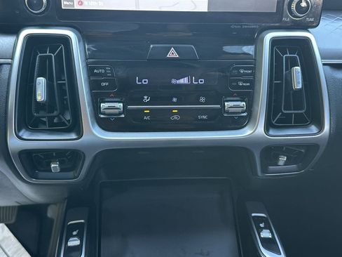 Used 2022 Kia Sorento S w/ Panoramic Sunroof Package FWD image 40