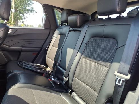 Used 2023 Ford Escape SE image 10