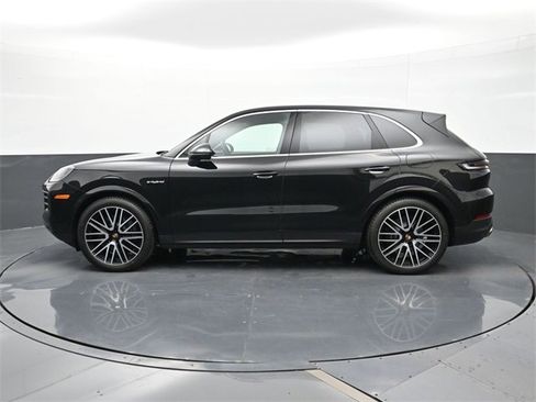 New 2025 Porsche Cayenne E-Hybrid image 2