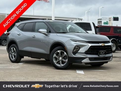 Used 2024 Chevrolet Blazer LT w/ Convenience Package FWD image 2