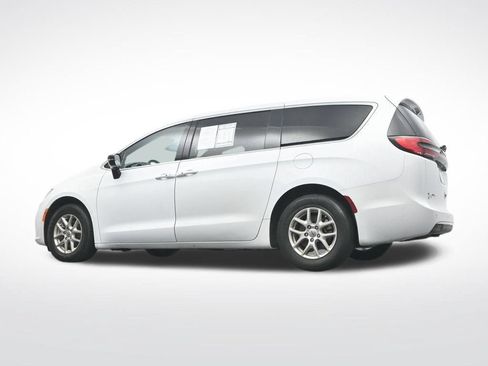Used 2025 Chrysler Pacifica Select FWD image 39