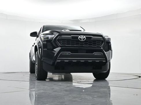 Used 2025 Toyota Tacoma TRD Sport image 32